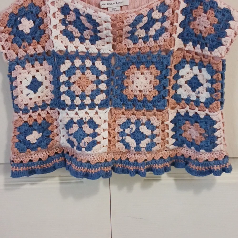 American Eagle granny square crocheted sweater tank - L - Picture 4 of 7